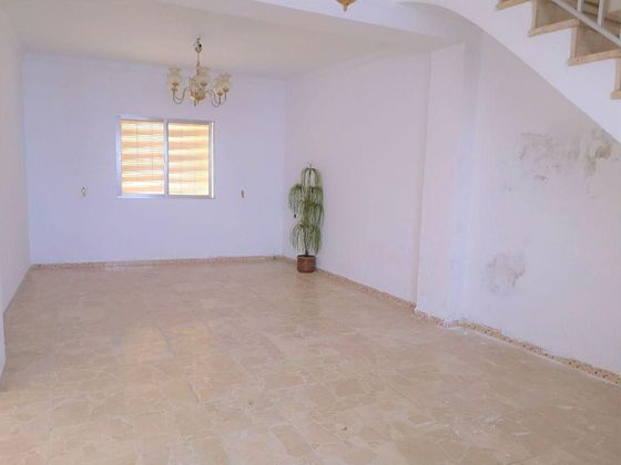 Foto 2 de Casa en venda a Morón de la Frontera de 3 habitacions amb terrassa i garatge