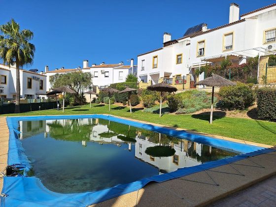Foto 2 de Casa adosada en venta en Aljaraque de 5 habitaciones con terraza y piscina