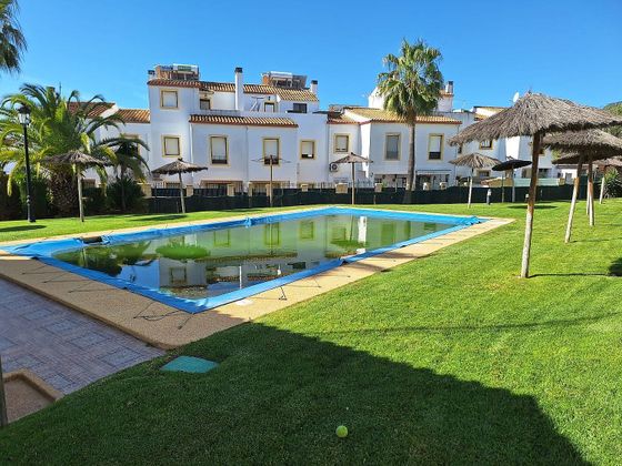 Foto 1 de Casa adosada en venta en Aljaraque de 5 habitaciones con terraza y piscina