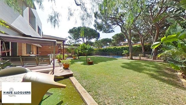 Foto 1 de Chalet en venta en Gavà Mar de 6 habitaciones con terraza y piscina