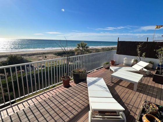 Foto 2 de Àtic en venda a Gavà Mar de 3 habitacions amb terrassa i piscina