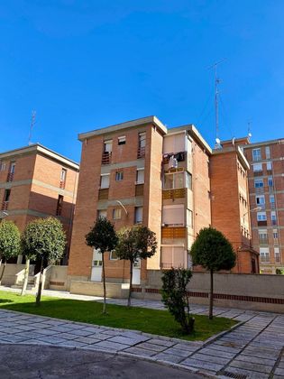 Foto 1 de Pis en venda a Huerta del Rey de 3 habitacions amb balcó i calefacció