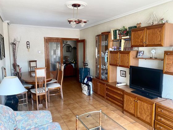 Foto 2 de Pis en venda a Huerta del Rey de 4 habitacions amb garatge i calefacció