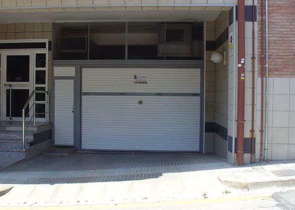 Foto 1 de Garaje en alquiler en calle Narcís Monturiol de 16 m²
