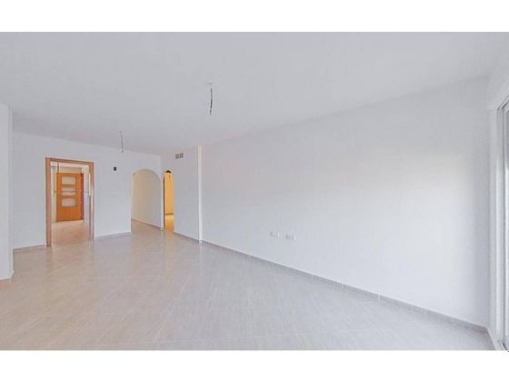 Foto 2 de Piso en venta en Cobatillas de 4 habitaciones con garaje y balcón