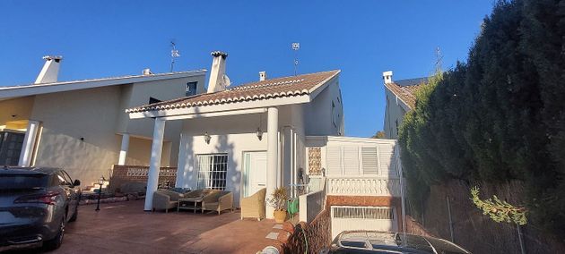 Foto 1 de Casa en venda a Los Monasterios-Alfinach de 4 habitacions amb terrassa i piscina