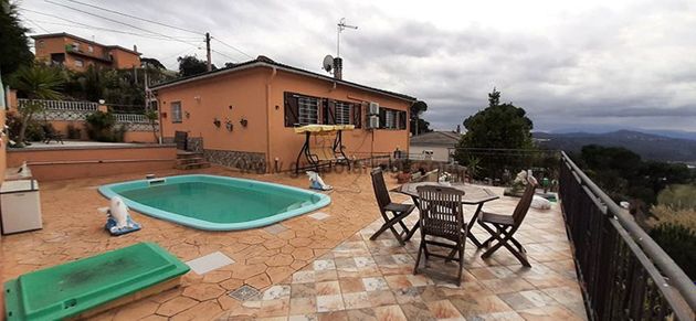 Foto 1 de Chalet en venta en Vidreres de 3 habitaciones con terraza y piscina