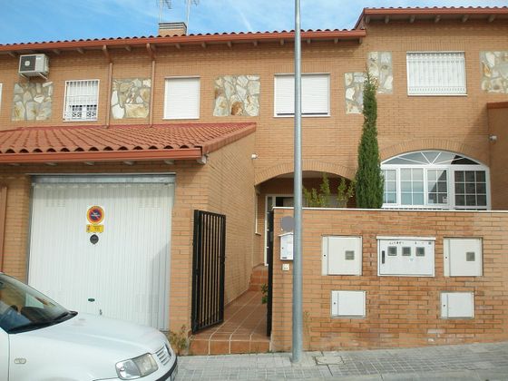Foto 2 de Casa adossada en venda a Ontígola de 3 habitacions amb terrassa i garatge