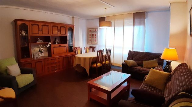 Foto 2 de Alquiler de piso en Madrigal de 3 habitaciones con muebles y balcón