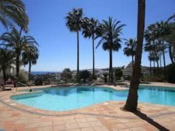 Foto 2 de Pis en venda a La Duquesa de 3 habitacions amb terrassa i piscina