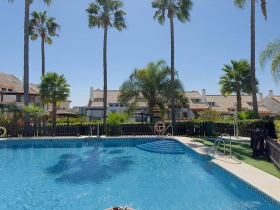 Foto 2 de Casa en lloguer a paseo De Los Jazmines de 4 habitacions amb terrassa i piscina