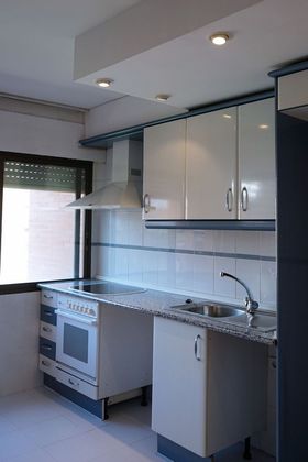 Foto 1 de Venta de piso en calle San Vidal de 3 habitaciones con aire acondicionado y calefacción