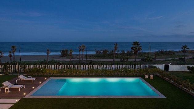 Foto 2 de Chalet en alquiler en calle Playa del Saladillo de 5 habitaciones con terraza y piscina