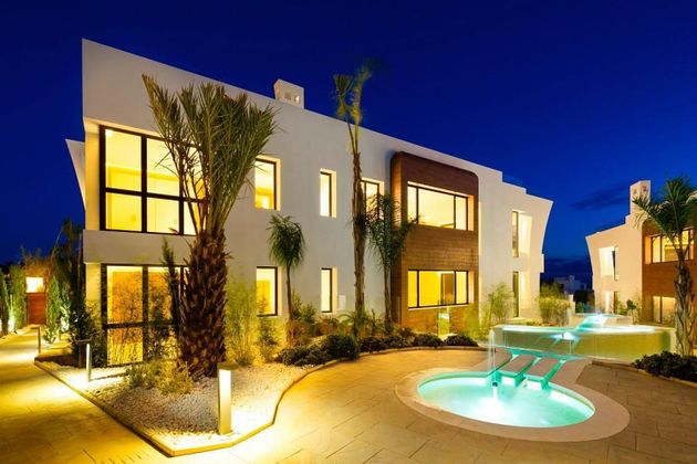Foto 1 de Casa en lloguer a calle Cañete de 4 habitacions amb terrassa i piscina