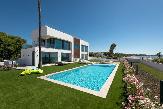 Foto 2 de Xalet en venda a calle Playa del Saladillo de 5 habitacions amb terrassa i piscina