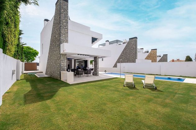 Foto 2 de Alquiler de chalet en urbanización Telva de 5 habitaciones con terraza y piscina