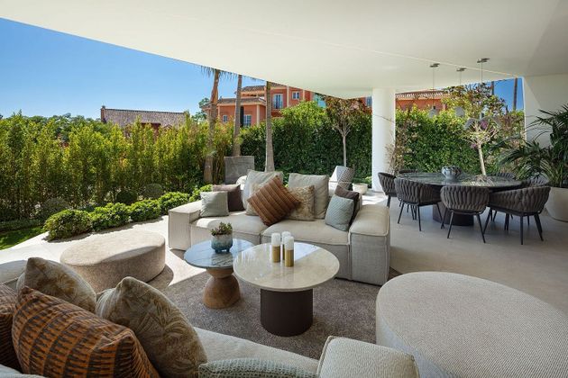 Foto 2 de Casa en venda a calle Nva Andaluc de 4 habitacions amb terrassa i piscina