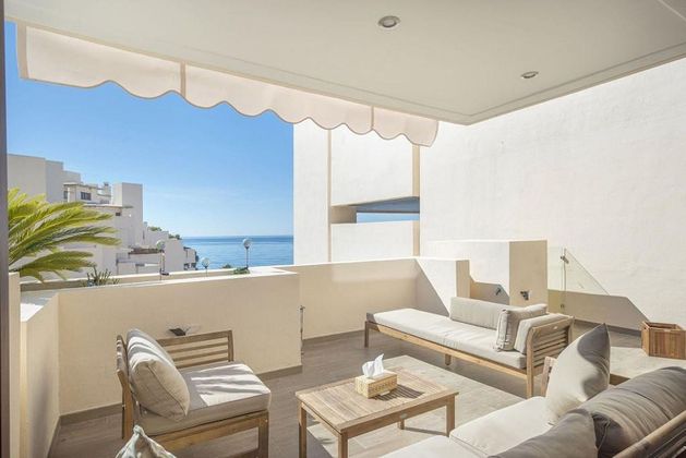 Foto 2 de Àtic en venda a urbanización Los Pinillos II de 3 habitacions amb terrassa i piscina