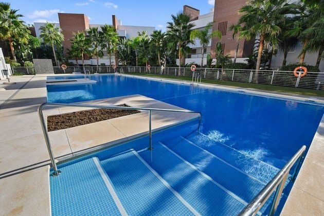 Foto 2 de Ático en alquiler en urbanización Los Aguilares de 2 habitaciones con terraza y piscina