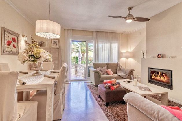 Foto 1 de Casa adossada en lloguer a calle Marbella de 3 habitacions amb terrassa i piscina