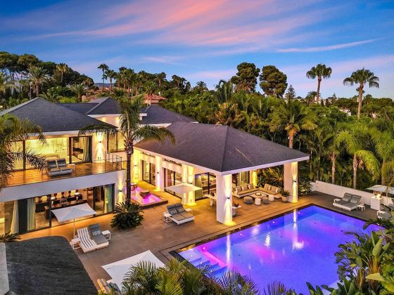 Foto 1 de Casa adossada en venda a Los Monteros - Bahía de Marbella de 7 habitacions amb terrassa i piscina
