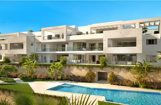Foto 1 de Piso en alquiler en calle Urbanizacion Casares Golf Garden Ur de 2 habitaciones con terraza y piscina