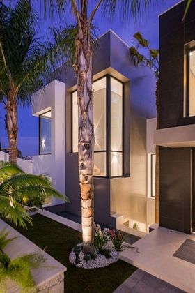Foto 2 de Casa adossada en lloguer a calle Diseminado Ari Sp de 5 habitacions amb terrassa i piscina