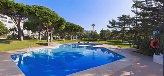 Foto 2 de Pis en lloguer a urbanización A Andalucia de 2 habitacions amb terrassa i piscina