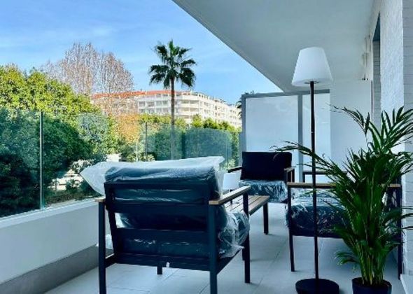 Foto 1 de Piso en alquiler en calle Miguel Delibes de 2 habitaciones con terraza y piscina