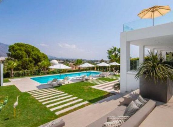 Foto 2 de Casa en lloguer a calle Alcazar D de 5 habitacions amb terrassa i piscina