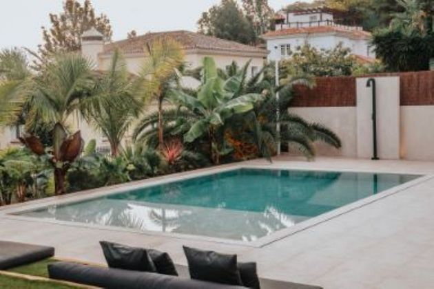 Foto 2 de Casa en alquiler en Nueva Andalucía centro de 5 habitaciones con terraza y piscina