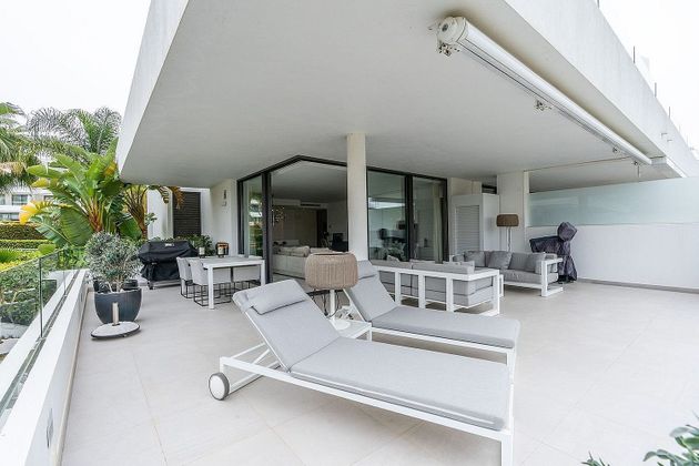 Foto 2 de Pis en venda a calle Del Granate de 3 habitacions amb terrassa i piscina