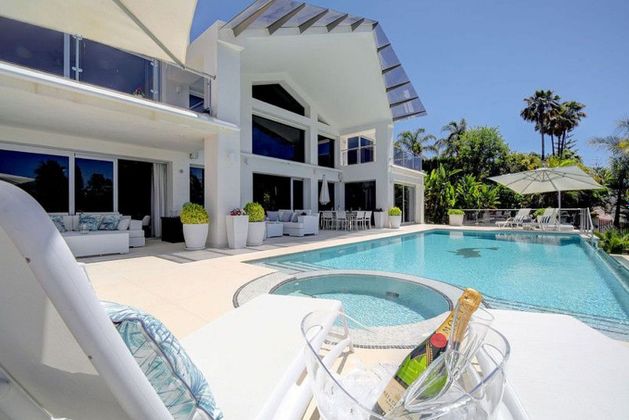 Foto 1 de Xalet en venda a calle Golf Valley de 5 habitacions amb terrassa i piscina