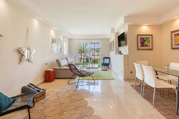 Foto 1 de Piso en venta en calle La Quinta Hills de 3 habitaciones con terraza y piscina