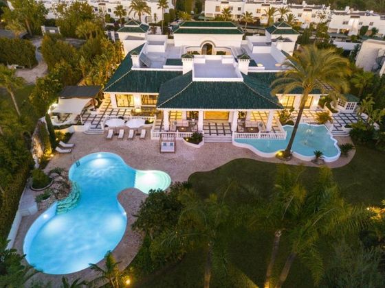 Foto 2 de Venta de chalet en urbanización Nva Andalucia Aloha de 12 habitaciones con terraza y piscina