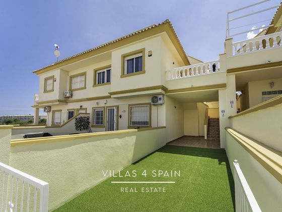 Foto 1 de Casa en venta en Playa Flamenca - Punta Prima de 2 habitaciones con terraza y piscina