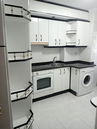 Foto 2 de Piso en venta en Barbadás de 2 habitaciones con garaje y calefacción