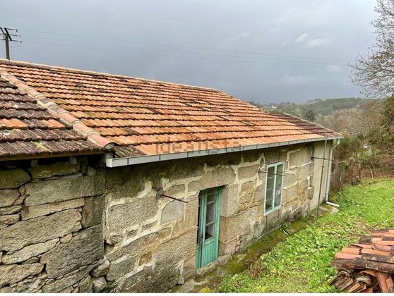 Foto 1 de Casa en venta en Amoeiro de 2 habitaciones con terraza y jardín