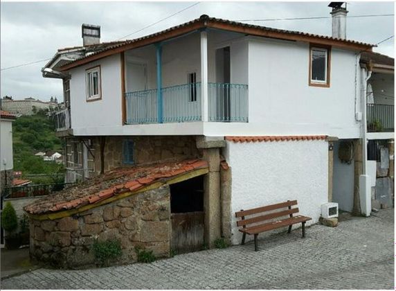 Foto 1 de Casa adosada en venta en Couto de 2 habitaciones con terraza y garaje