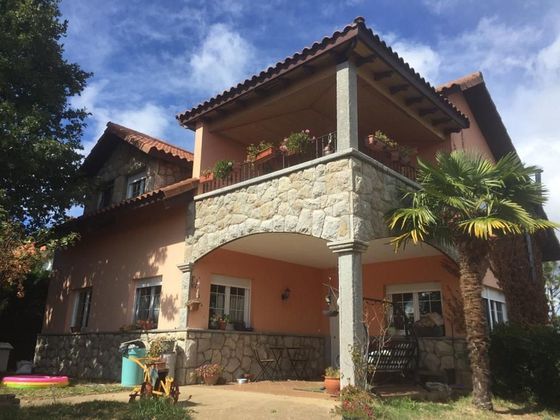 Foto 1 de Xalet en venda a Sariegos de 4 habitacions amb terrassa i garatge