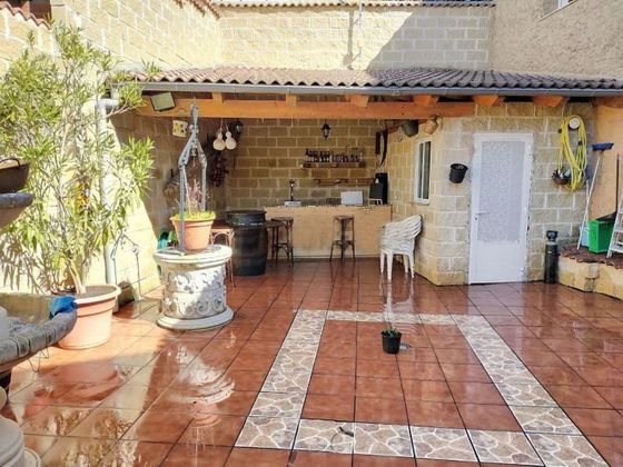 Foto 1 de Casa en venda a Onzonilla de 4 habitacions amb garatge i jardí