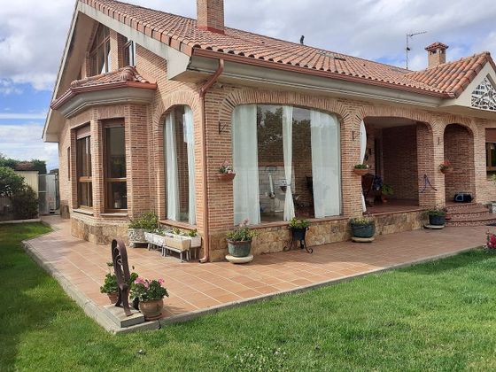 Foto 1 de Xalet en venda a Villadangos del Páramo de 7 habitacions amb terrassa i garatge