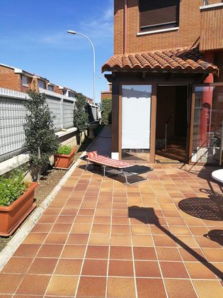 Foto 2 de Xalet en venda a Villaquilambre de 5 habitacions amb terrassa i piscina