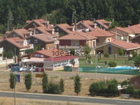 Foto 1 de Xalet en venda a Villamañán de 5 habitacions amb terrassa i piscina