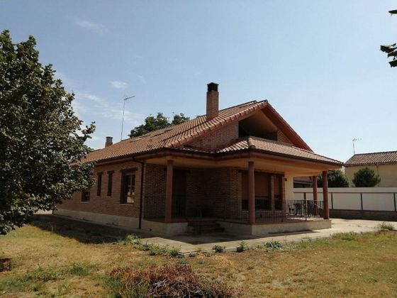 Foto 2 de Xalet en venda a Villasabariego de 5 habitacions amb terrassa i garatge