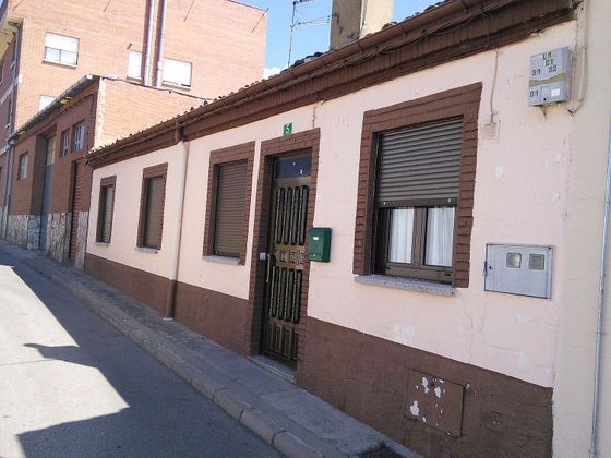 Foto 1 de Casa en venda a Valverde de la Virgen de 2 habitacions amb calefacció