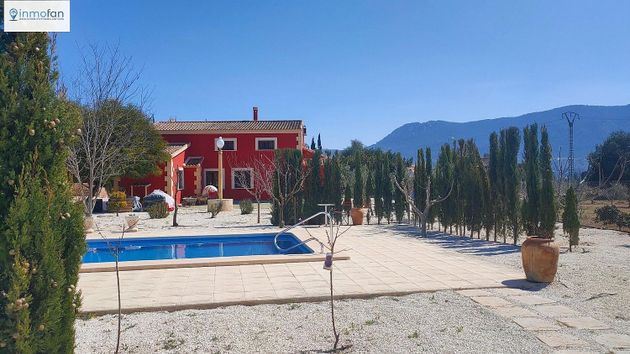 Foto 1 de Xalet en venda a El Fondo de les Neus-El Hondon de las Nieves de 5 habitacions amb piscina i calefacció