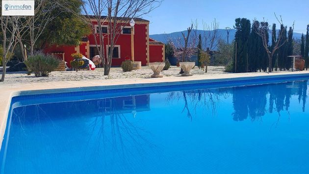 Foto 2 de Chalet en venta en El Fondo de les Neus-El Hondon de las Nieves de 5 habitaciones con piscina y calefacción