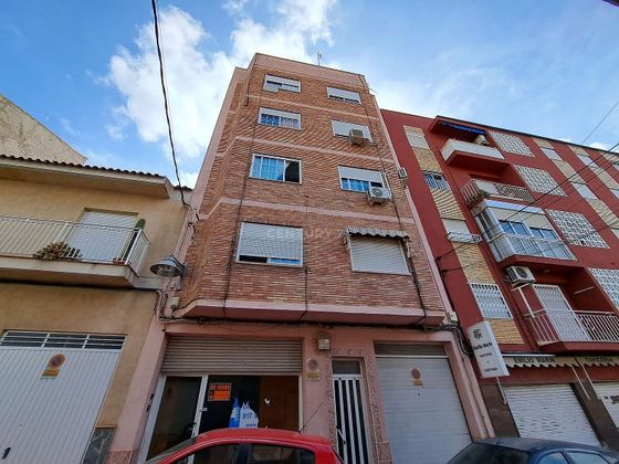 Foto 2 de Venta de piso en calle Saavedra Fajardo de 2 habitaciones y 68 m²