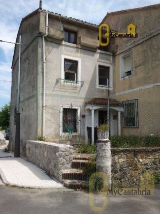 Foto 2 de Venta de casa adosada en Solórzano de 4 habitaciones con jardín